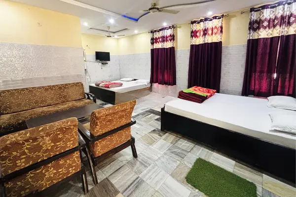 AC hall accommodation for group yatris at Shree Akhil Bharatiya Ahir Seva Samaj Trust Dwarka